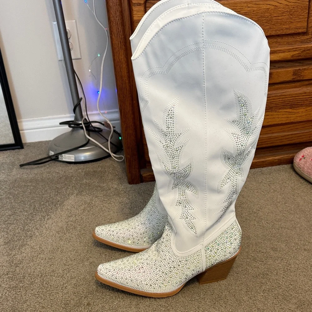 Yours forever White and Silver Embellished Women's Cowboy Boots - Picture 3 of 8